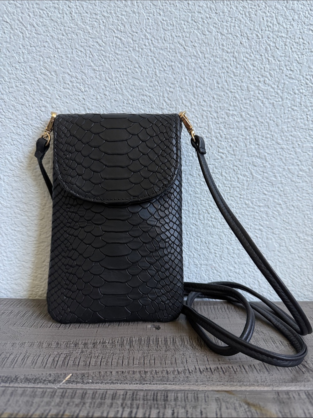 GiGi New York Black Emmie Phone Crossbody NWOT